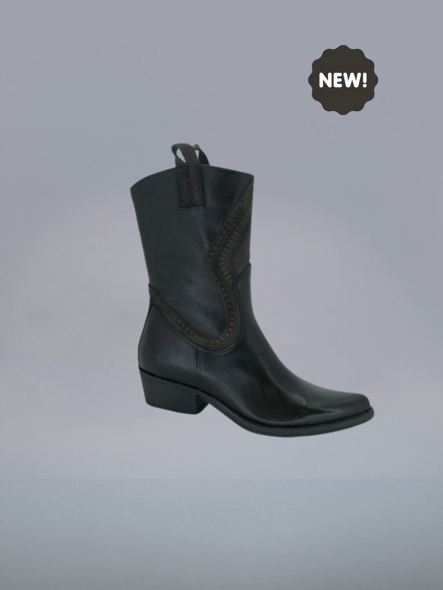 "Felmini" Stylish women’s western style Boots. Quality leather uppers and 100% hand made in Portugal.